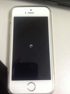 苹果5s屏幕阴影（iphone5s屏幕有黑色阴影）-图2